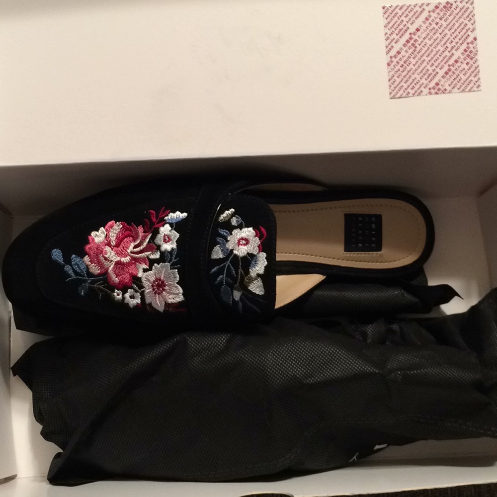 BRAND NEW NEVER WORN FLATS!!
